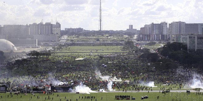Concentración contra Bolsonaro en Brasília