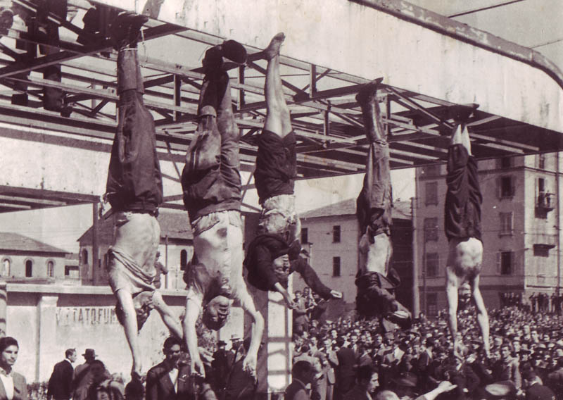 Mussolini e Petacci a Piazzale Loreto 1945