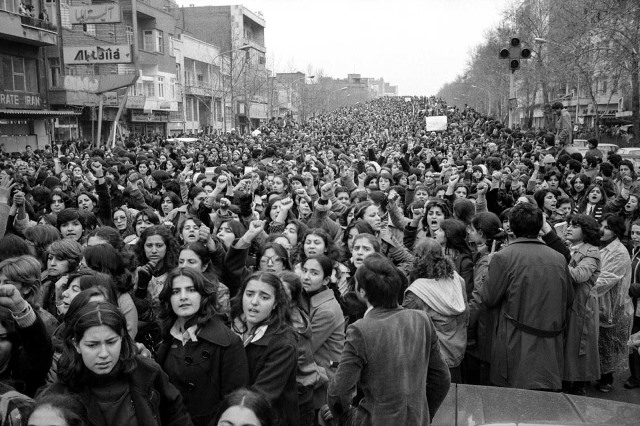 women protesting hijab iran