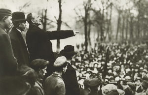 Karl Liebknecht habla multitud