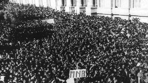 mitin de masas del MNR durante la revolución