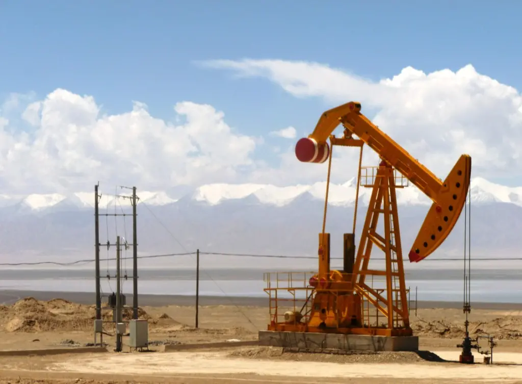 images stories kazakhstan 2022 Jan Oil well in Tsaidam Image John Hill Wikimedia Commons