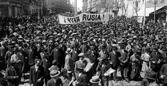 La Revolución Rusa tuvo un profundo impacto en el movimiento obrero español. En la imagen, manifestación del 1º de mayo en Madrid, 1919