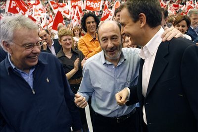 Zapatero, Rubalcaba y Felipe González (fuente: EFE/Kote Rodrigo)