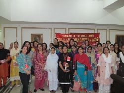 Una foto de la Comisión de la Mujer